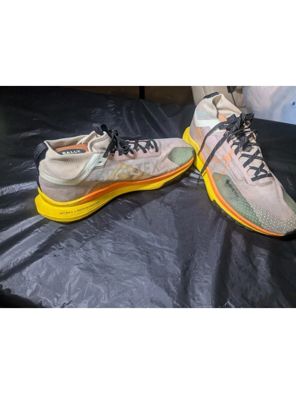 Nike React Pegasus Trail 4 GORE-TEX Men’s Low Top Lace-Up Sneakers Good